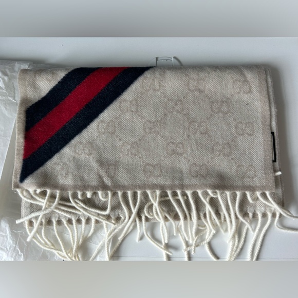 GUCCI angora scarf authentic - Picture 2 of 8